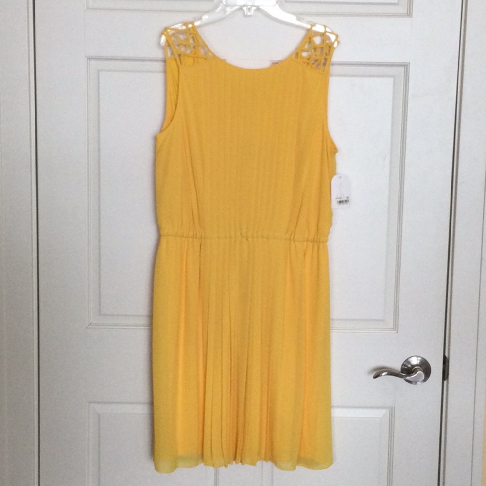 Jessica Simpson yellow pleated dress size 14